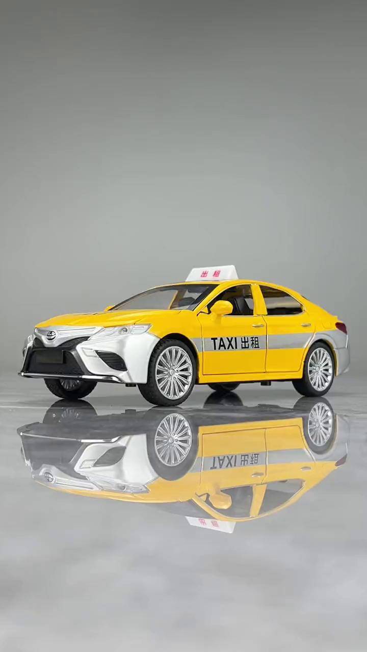 車輪上的傳奇 豐田凱美瑞出租車模型，承載城市記憶的微型符號
